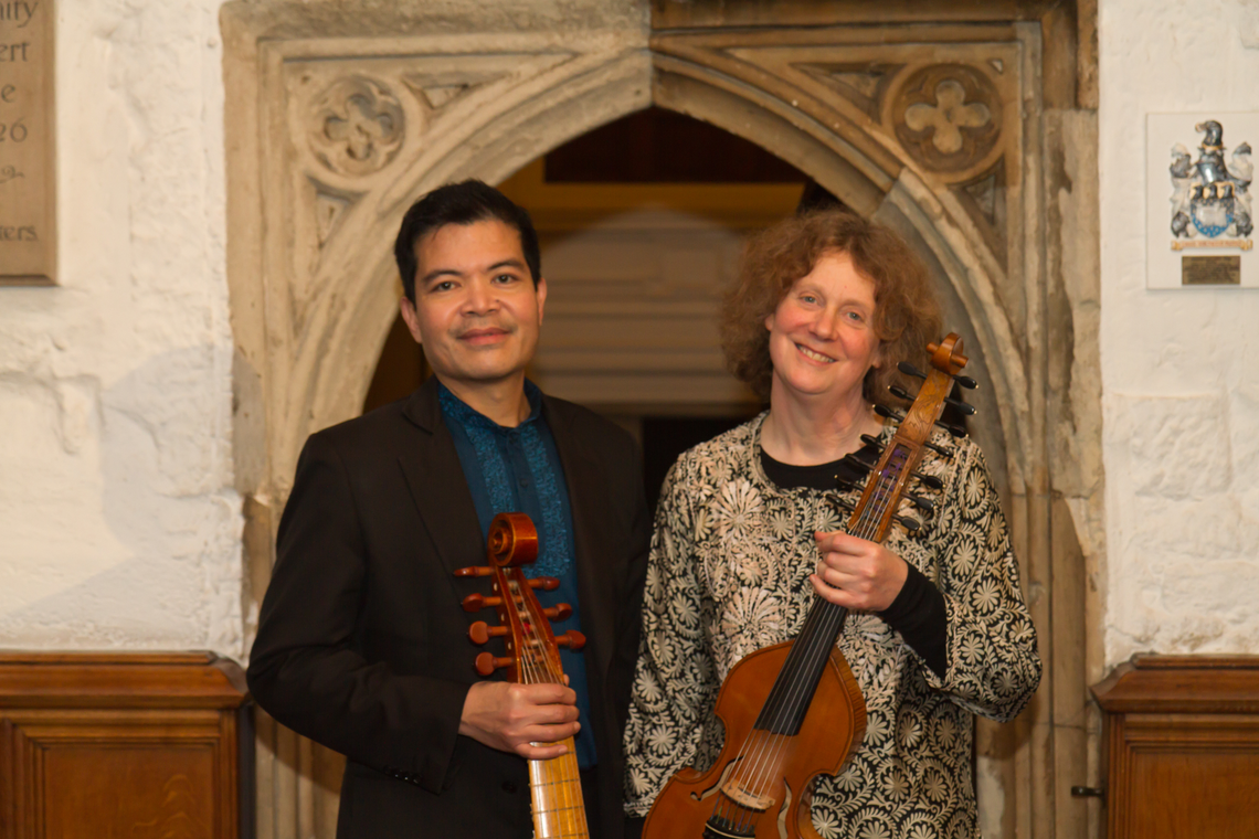A phot of Ibi with a bass viol and Rachel with a viola d'amore