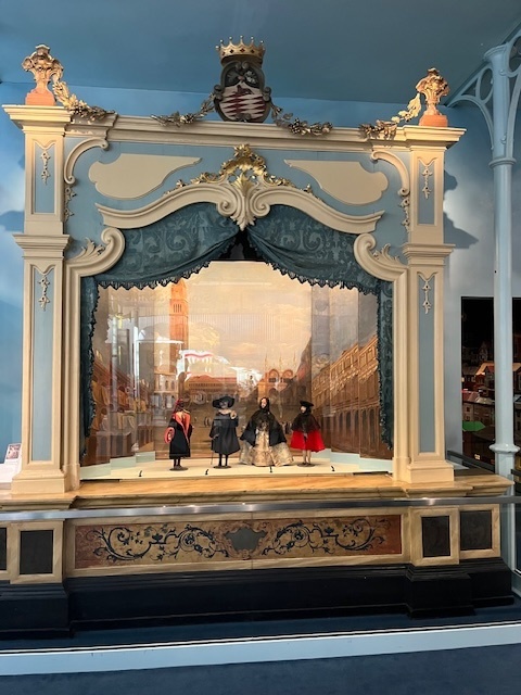 Doll's house theatre
